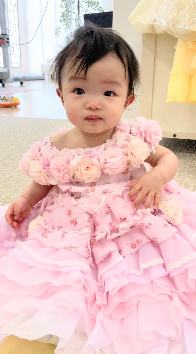 娘が無事に1歳の誕生日を迎えました。
おいしいごはんが食べられて、夜ぐっすり眠れる。当たり前だと思っているのは幸せなことだけど、やっぱり本当は当たり前のことじゃない。
この娘が大きくなったとき、日本はどうなってるのだろう。
何が起きても
ママは絶対にあなたを守るからね。
#戦争反対
