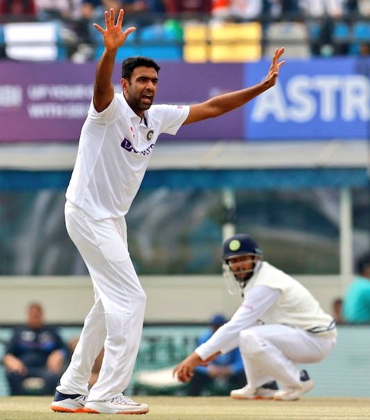 sachin_rt's tweet photo. Fantastic landmark, @ashwinravi99!

To go past @therealkapildev paaji is an achievement in itself. 

The way you were going, it was only a matter of time.

Wish you many more! 👍🏻

#INDvSL https://t.co/eK9SlIc16u