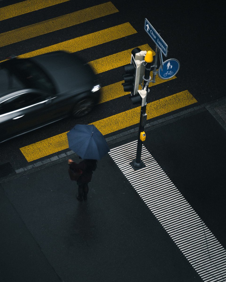 ImZefyr's tweet photo. Yellow pop in street photography https://t.co/oc41gcxXQe