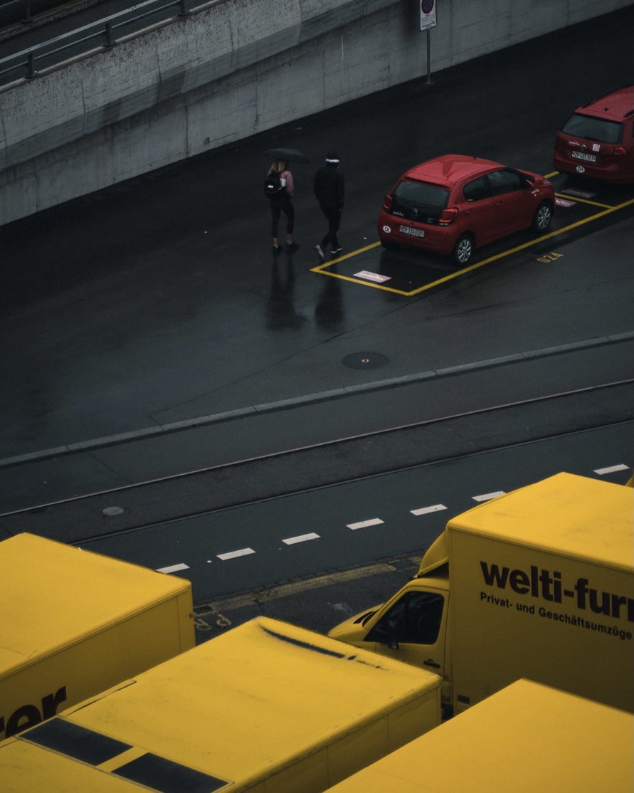 ImZefyr's tweet photo. Yellow pop in street photography https://t.co/oc41gcxXQe