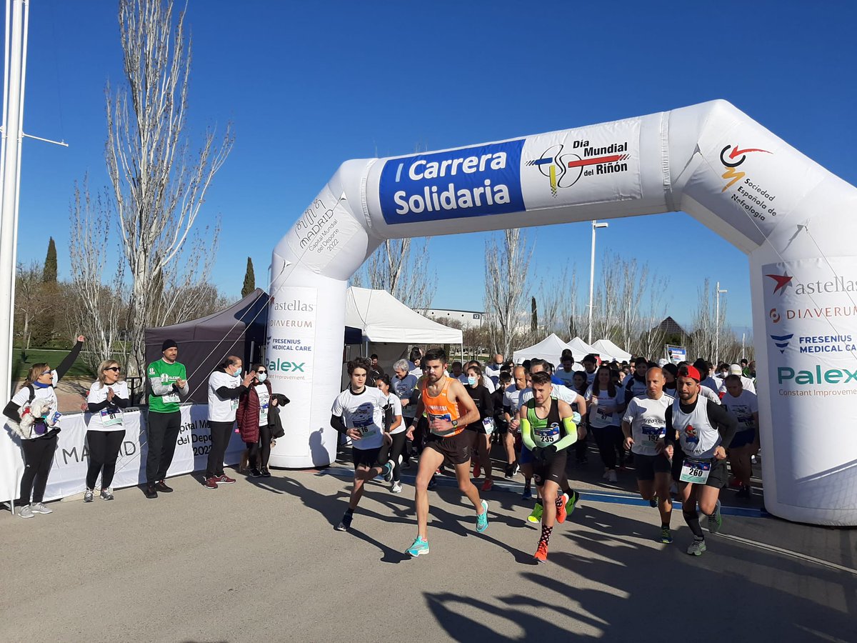 🏃3, 2, 1... La #CarreraDMR empieza YA! 
En la salida, <a href="/DePsequera/">Patricia de Sequera</a>, Pdta. S.E.N. y <a href="/Miki_blasco/">Miquel Blasco</a>, Vocal S.E.N., <a href="/danizurro/">Dani gallego</a> <a href="/FNALCER/">Fed. Nac. ALCER oficial</a>, Juan F Pulido <a href="/SEDENenfermeria/">SEDEN</a>, Manuel Monasterio <a href="/deportex1rinon/">Deportex1riñón</a>, corredor trasplantado renal y Noelia Ortega, <a href="/DyTEspana/">Deporte y Trasplante España</a> #DíaMundialdelRiñon
