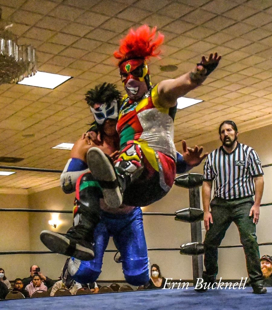 Luca_CCW's tweet photo. @1Run_n_Gun1 vs @kakameng4u with #SouthbayChampionshipWrestling. Courtesy of the talented @erin_bucknell 
#CaliforniaChampionshipWrestling #CCW #SCW #LuchaLibre #ProWrestling #KakaMeng #KingofGames #KOG https://t.co/skiGTmeSwp