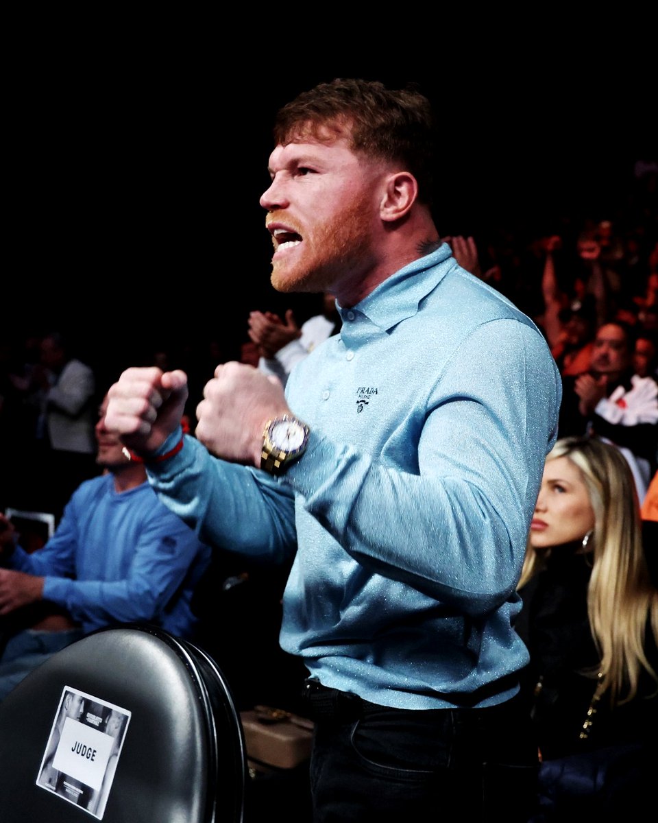 DAZNBoxing's tweet photo. Canelo is all of us watching #ChocolatitoMartinez https://t.co/Z0B19KjNnE