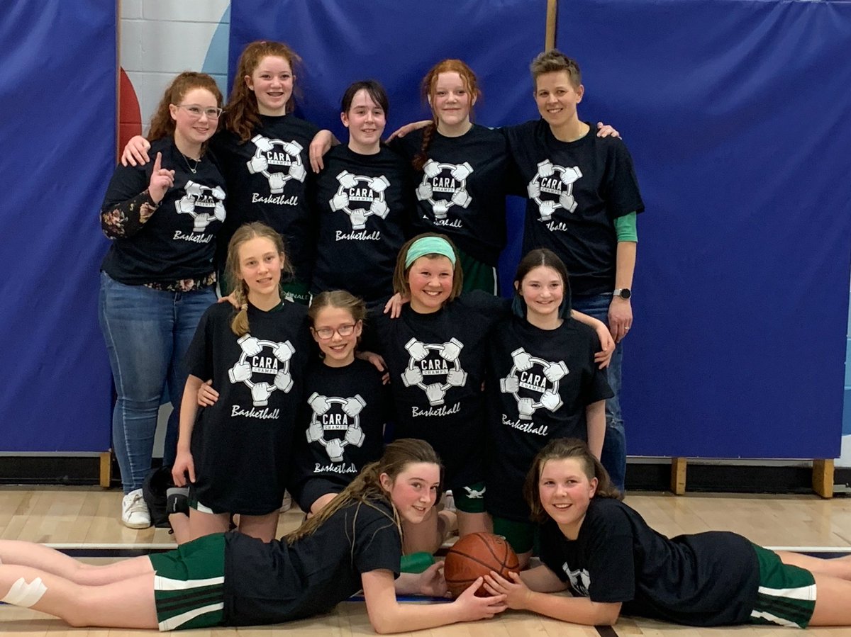 siemens_jb's tweet photo. What a day!! I couldn't be more thrilled for my lovely ladies! The final game was so fun, what a battle with #guswetter! #donsch #csd71 https://t.co/QTIoVK2wmd