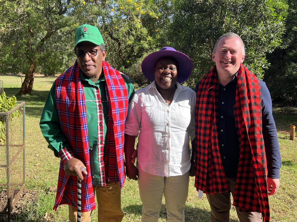 A giant fig tree in Karura Forest provides shade for two great African chiefs of the environment and their delegations. ⁦@karurafriends⁩ @Environment_Ke⁩ @LeeWhiteCBE⁩ ⁦@magicalkenya⁩ #unea #act4nature