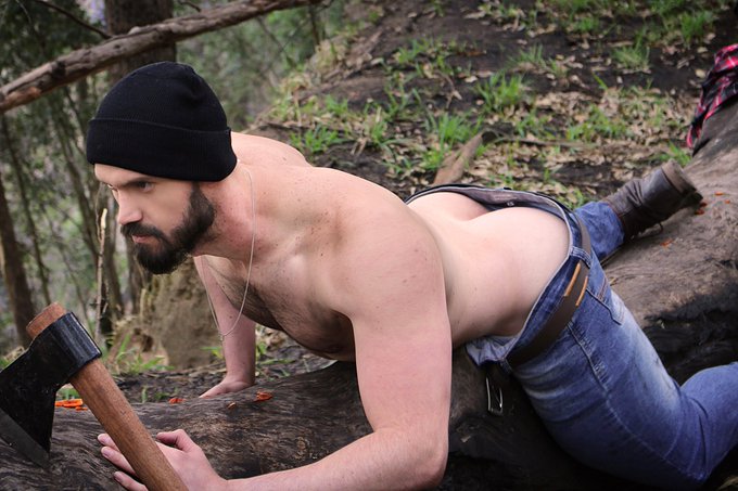 2 pic. Who wants to collaborate with me being Top, I'm a lumberjack. https://t.co/Ec20KPCT6W