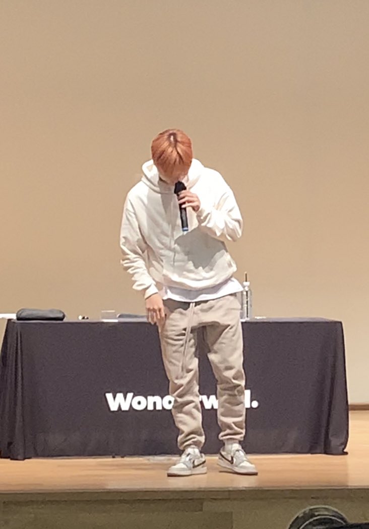kitten_1210's tweet photo. 오랫만에 사람들 만나서 부끄럽데 ㅋㅋㅋ https://t.co/2FL1fw9rxY