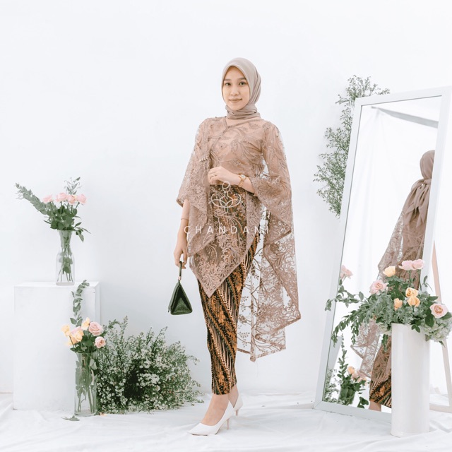 Cek MEMAYU OUTER - Outer Kebaya Tulle Tumpal Premium dengan harga Rp389.000. Dapatkan di Shopee sekarang! shp.ee/68jsxvp