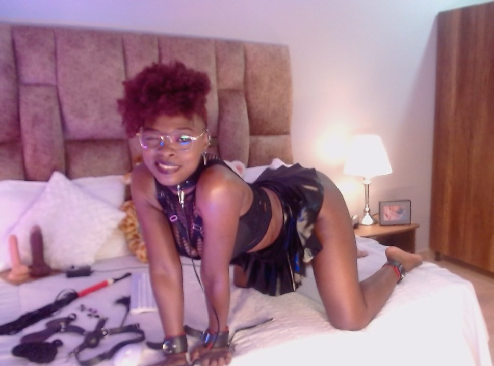 scarleetsmith's tweet photo. I wanna be ur slave tonight 😈 ON @chaturbate @ColorsStudioCol  

https://t.co/OxloeQA648

#chaturbate #camgirl #ebony #webcam #online https://t.co/uTjzwoCUOy