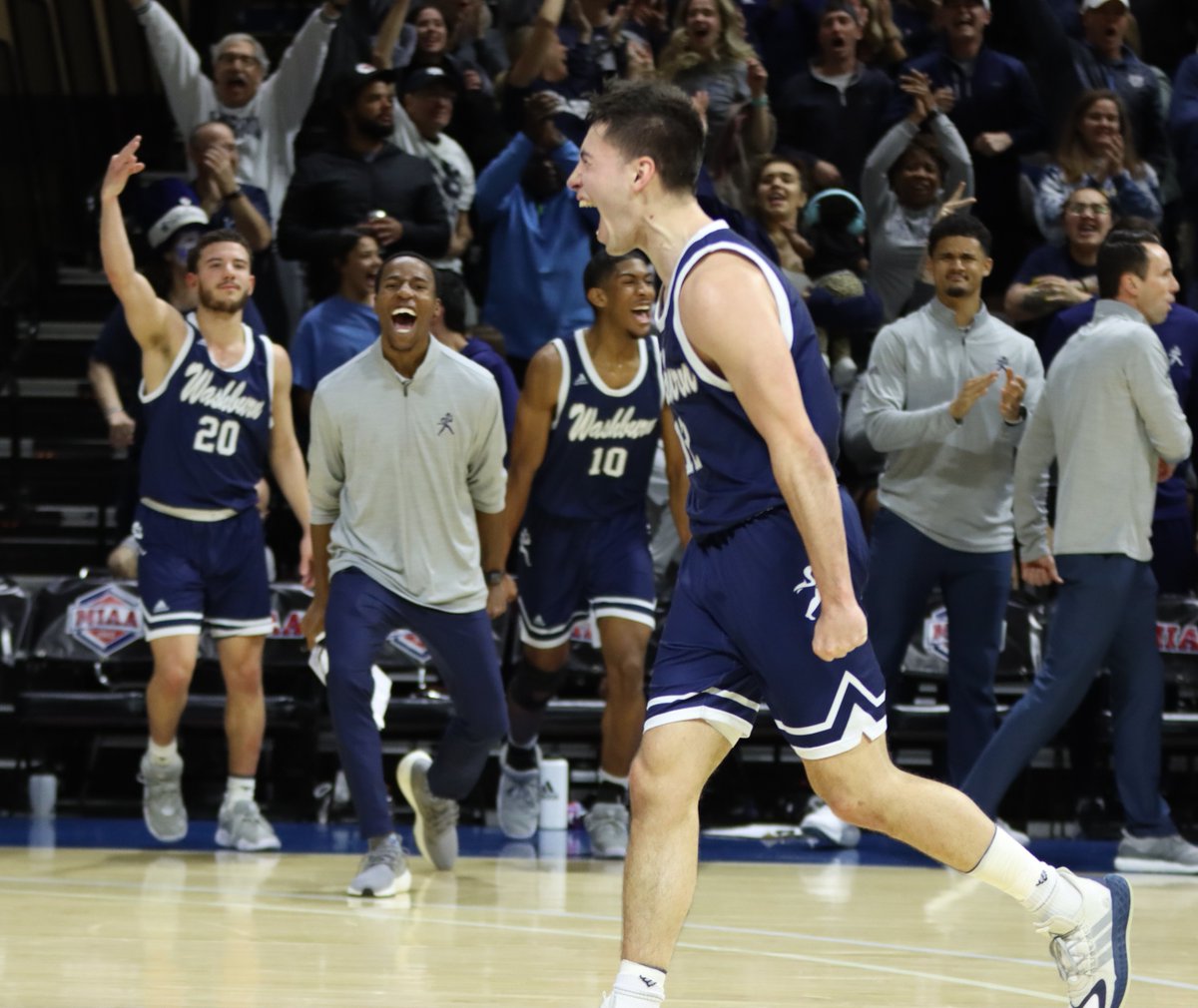 peterson_rick's tweet image. Game recap: @IchabodMBB upsets No. 1 seed Central Oklahoma, advances to second straight MIAA Tournament championship game. ...
topsports.news/1810-wu-upsets…