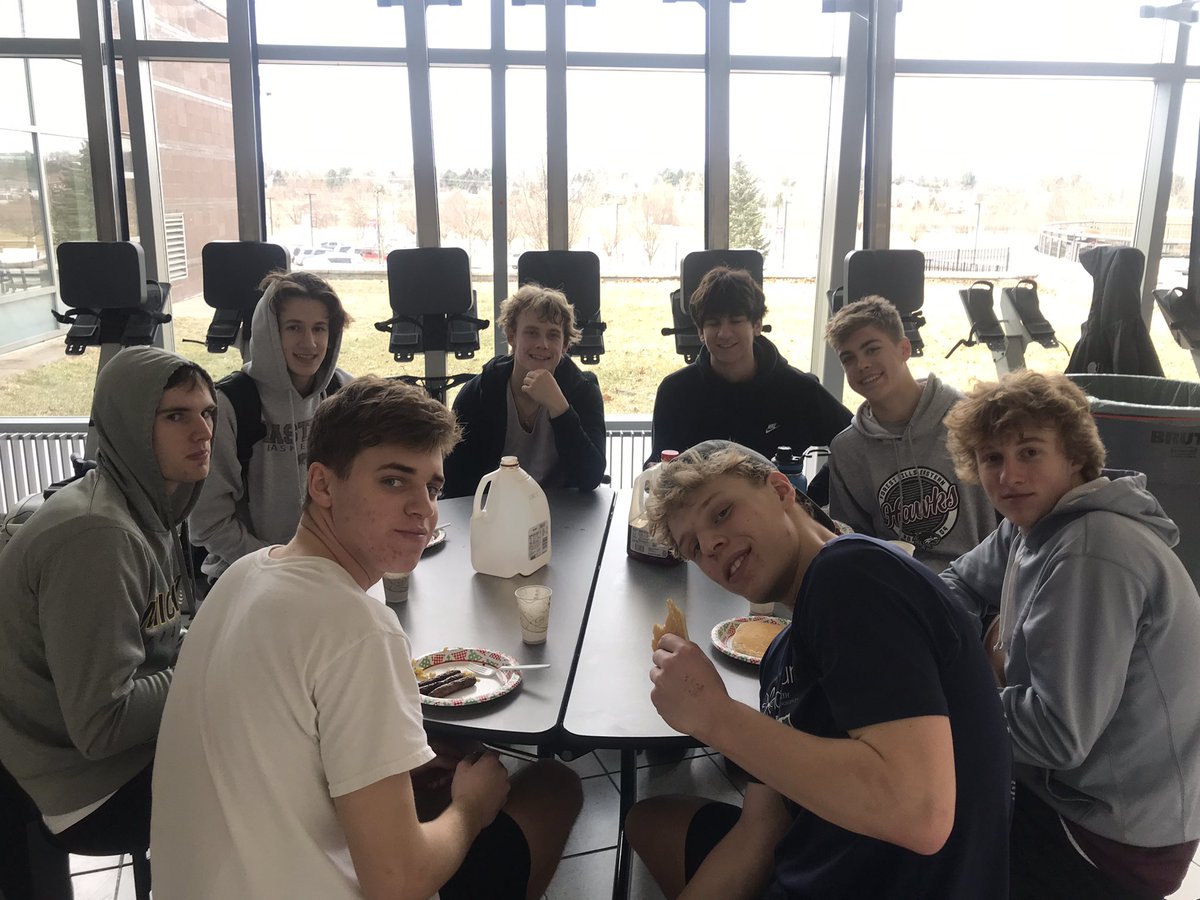 BballFhe's tweet photo. Team breakfast 🥞 https://t.co/jNB329Ulbt