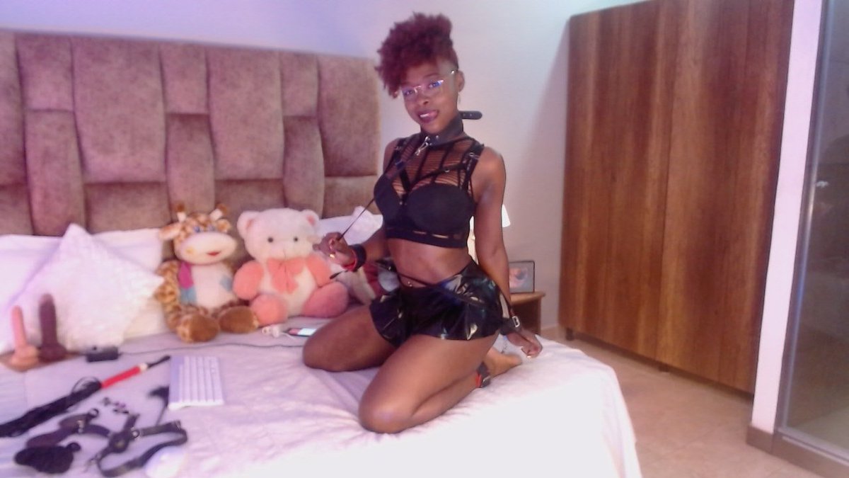 scarleetsmith's tweet photo. I wanna a crazy ride @BongaCamsModels @BongaCamsCo 

https://t.co/kXldztx23S 

#bonga #camgirl #ebony #webcam #online https://t.co/voVa1sd4V1
