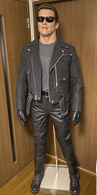 1/1 ターミネーター T-800 ライフサイズフィギュア 検索用 ホットトイズ エンターベイ sideshow hottoys マスク エンドスケルトン https://t.co/VNnSRLqaR8 #ヤフオク  シュワちゃんの等身大フィギュア売ってる…すごい…しかも腕足も可動できるらしい… 