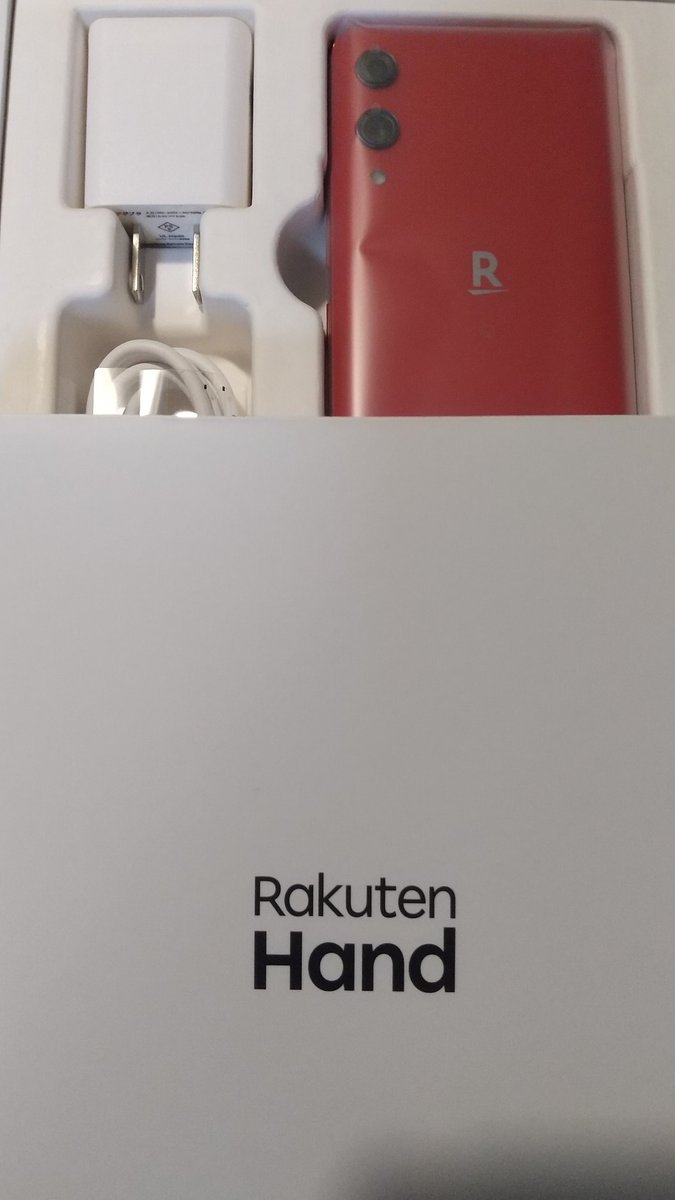 ドキドキしていたRakuten hand無事届きました‼️メール届いたのが18時4分ですぐではないけど半頃までにはエントリー出来ていたと思います✨先走って買ったケースが無駄にならなくて良かった😣
