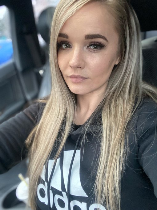 Fully clothed selfie&hellip;since some of y&rsquo;all are triggered by cleavage 😏🤣 https://t.co/E5yKfJDgC3