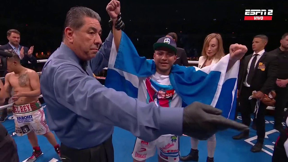 ¡ESPECTACULAR PELEA! 🔝

Román ‘Chocolatito’ González se lleva la victoria por DECISIÓN UNÁNIME ante el 🇲🇽 Rey Martínez en un combate inolvidable por el espectacular dominio del nicaragüense 🔥🇳🇮

Román sigue teniendo pendiente la trilogía ante Estrada 💥

#ChocolatitoMartinez