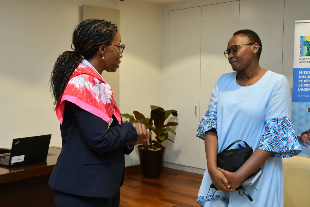 .<a href="/ECA_OFFICIAL/">ECA</a>'s <a href="/SongweVera/">Dr. Vera Songwe</a> met with <a href="/UNCDF/">UN Capital Development Fund</a> Rep in #Rwanda, <a href="/LucyMbabazi/">L. Nshuti Mbabazi</a>, to discuss #digitalpayments on the African continent, &amp; possible partnerships b/w <a href="/ECA_Official/">ECA</a> &amp; #UNCDF to make intra &amp; inter Africa #trade financial transactions easier.