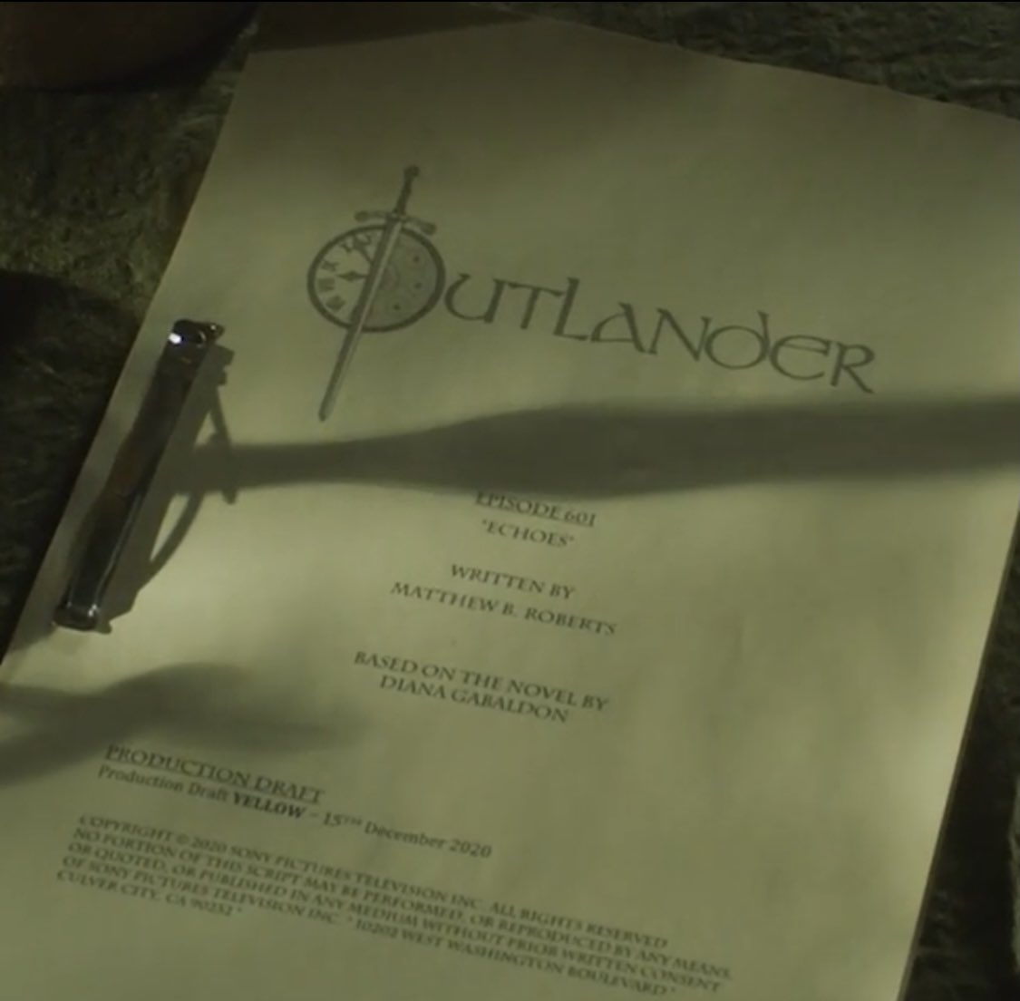 TheOLLounge's tweet photo. Enjoy Everyone!! #outlander #DroughtlanderIsOver Let’s Celebrate 🎉 #outlanderatmidnight https://t.co/9q8Htd98fl