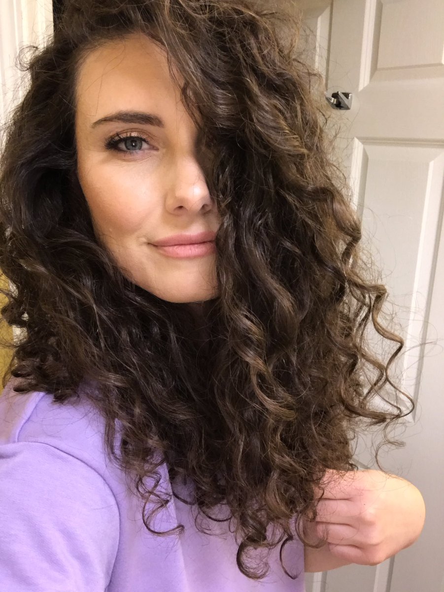 DaynaVision's tweet photo. To all the #women who know the euphoria taking all the bobby pins out  &amp; heels off brings. It’s been too long since I’ve done the electric slide, spilled everything on my dress, &amp; still felt pretty at the end of night #irl https://t.co/oy3KN2mAH7