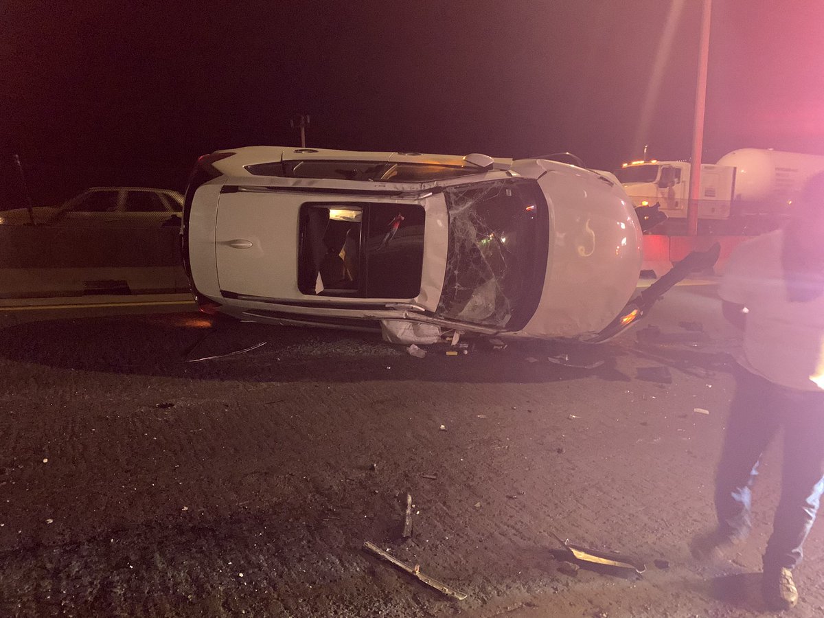 ElpoloLuna's tweet photo. Accidente en la autopista monterrey saltillo transitó detenido en ambos sentidos…. @autopistasalmty @CAPUFE https://t.co/mJn36f6ich