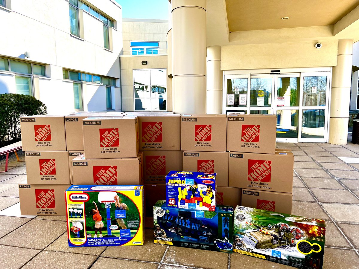 DrKathyFallon's tweet photo. On March 4th, Thrilled that @HPFCharity board members &amp; volunteers donated over 500 toys to @Blythedale Children's Hospital in Valhalla, New York. The Pediatric patients and staff were thrilled with the donations. @LisaSalvadorini @lorinaroco @dgizzi327 @orderofmalta @CNR1904 https://t.co/ySyLt7V01j