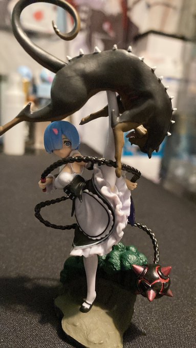 レムのプチラマ手に入れたぞぉぉ!!
早速スカートの中をチェックと…
ん…?ンンンンン!?!?!?
見えないだとォ!?!? 