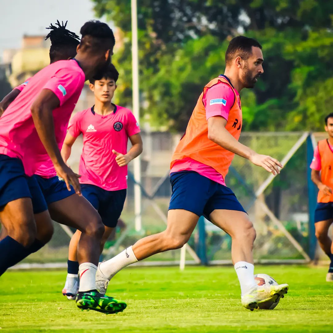 RajasthanUnited's tweet photo. Nothing feels better than to be back on the field⚽🏟️
.
#abkhelegarajasthan #rufc #backtobussiness #backonfield #goodtogo #letsgo #hustle #hardwork https://t.co/kCknt5yzjI
