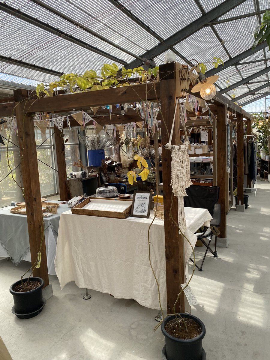 eTAgqxNVPoFujg9's tweet photo. #SolFlows さんで開催、「one day cafe」に来ました。キッチン内では、空島キッチンさんがスープの販売をしていました。
奇跡的に、yuca‘s scond kitchenさんの滋味ごはん弁当が1つだけ残っててラッキーでした。🤣 https://t.co/qL0XAVTOyt
