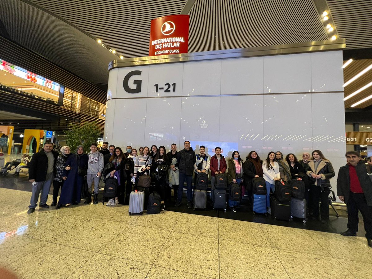 2021-2022 bahar döneminde Almanya’da uygulamalı ders yapacak sevgili öğrencilerimizi İstanbul Havalimanı'ndan uğurladık. Yolları, bahtları açık olsun… 👏👏 #BAU #SağlıkBilimleri