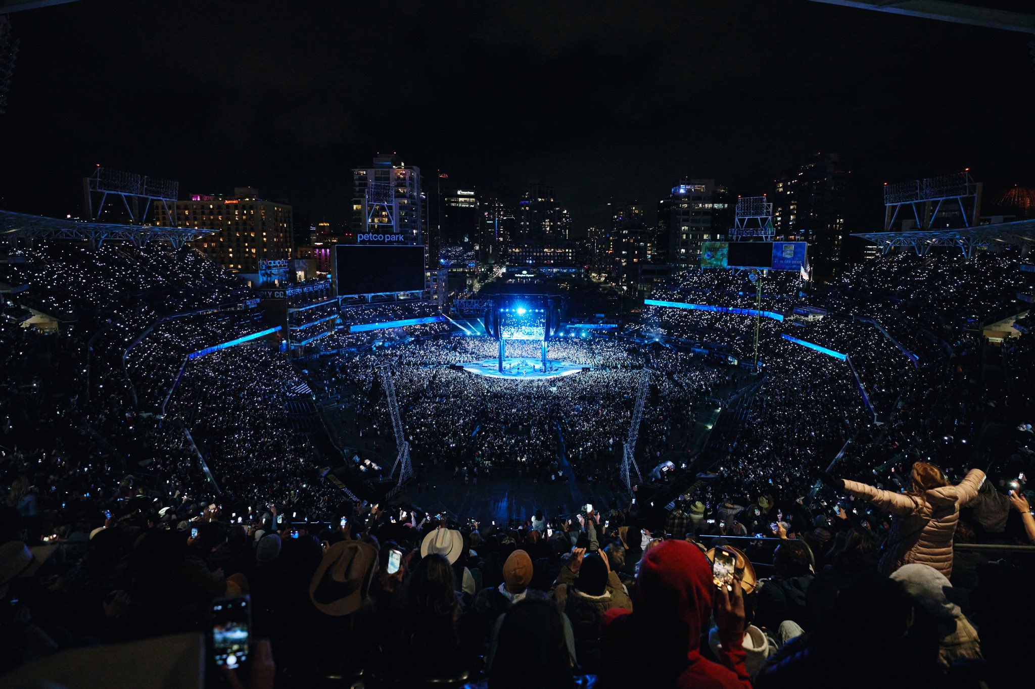 Padres news: Garth Brooks set to perform at Petco Park - Gaslamp Ball