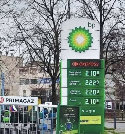 subversifperrin's tweet photo. Bruno le Maire qui veut provoquer l’effondrement de l’économie russe il va surtout provoquer l’effondrement de l’économie française et la pauvreté de millions de citoyens #LaHonteTotal #carburant #MacronDehors #Ukraine️ #essence #Macron https://t.co/Hpsa6XU1Ty