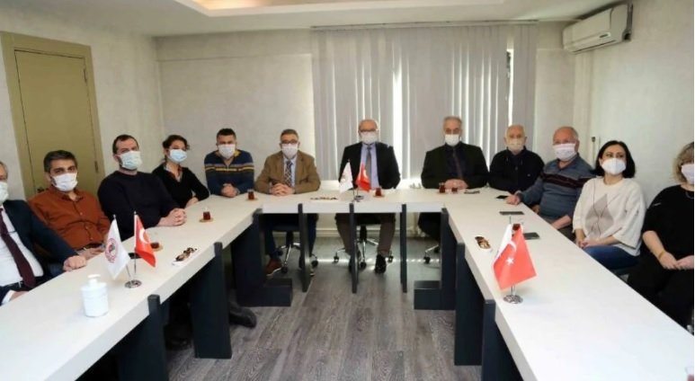 🔴Türk Tabipler Birliği Merkez Konseyi

"Maske kararını protesto etmek için toplantı boyunca maske takıyoruz."

●Çayı maskeye emdirerek mi içtiniz,başka yol mu buldunuz hacı abi be

Hayatınız film fırıldak, ülkeye zerre faydanız yok