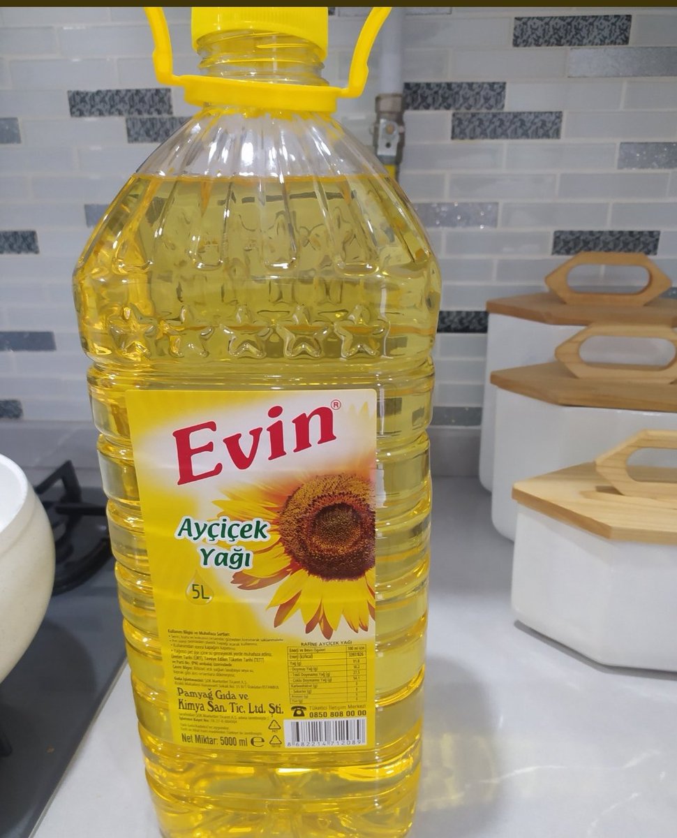 sevinclizm's tweet photo. Aşkın kürtçesi "evin" dir ve evin marketlerdeki en değerli şey dir
#aycicekyağı #sıvıyağ #5lt #Kıtlık #HesabınıMilletSoracak #F1 https://t.co/ECSv9B7x7Z