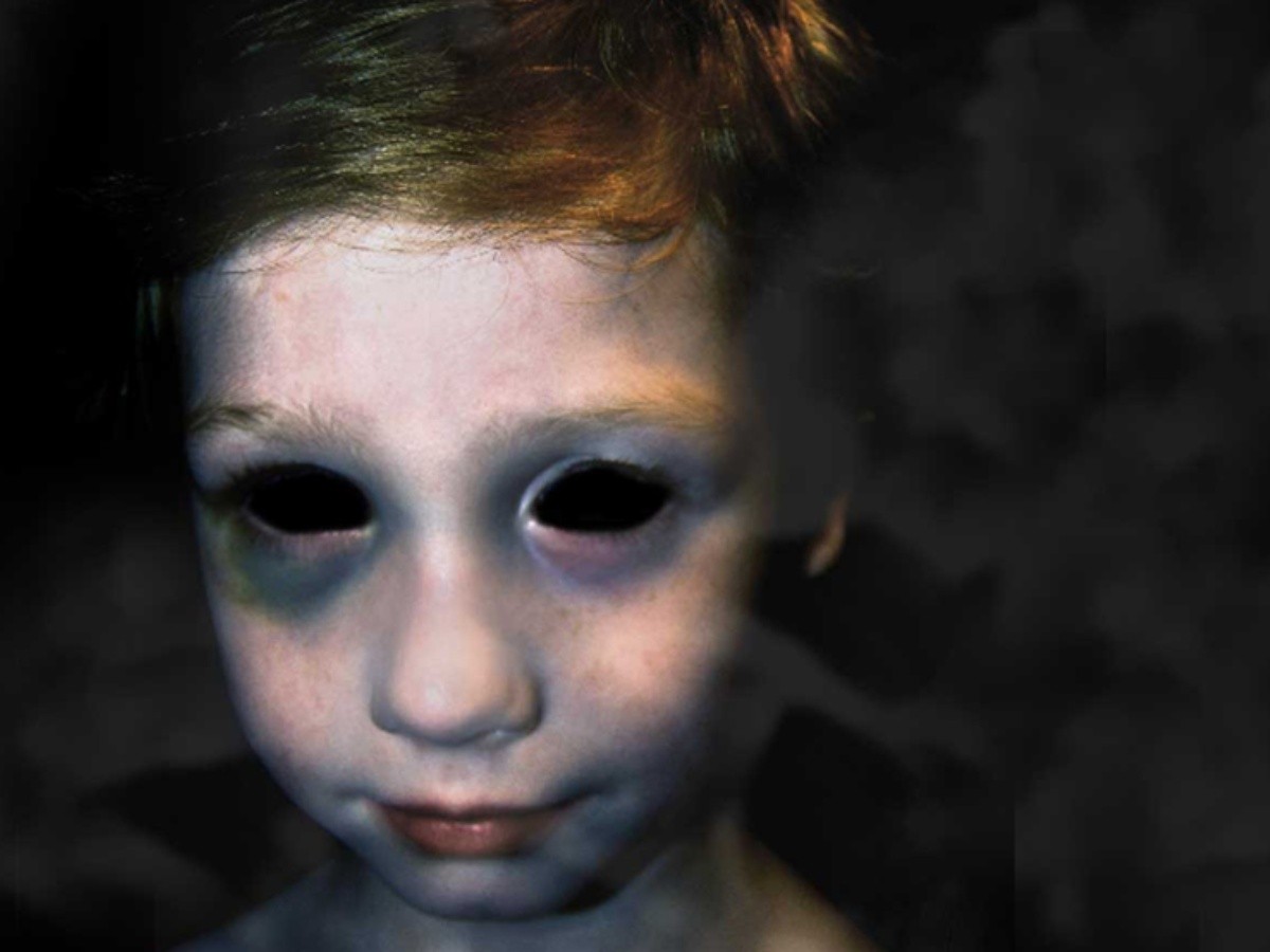 Román W. Sanz Mouta on Twitter: "El niño sin ojos Un niño no acierta a  adivinar si su visitante transita los sueños o se aparece físicamente La  realidad resulta mucho más perturbadora