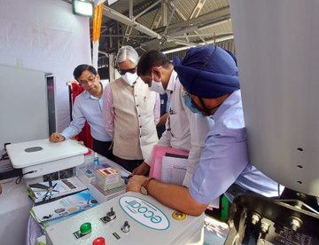 drmmumbaicr's tweet photo. An annual inspection of the Igatpuri-Kalyan section included inspection of station and rajbhasha exhibition, inauguration of solar powered rolling in &amp; out Hut, release of safety booklet by Shri Anil Kumar Lahoti @gm_crly, PHODs, Shri Shalabh Goel DRM Mumbai CR   were present. https://t.co/GPp1QVXpKJ