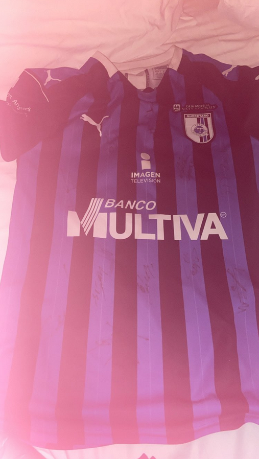 morgurh's tweet photo. Gracias al Niño de Querétaro que me dio su casaca para poder salir del estadio con bien, espero de todo corazón Dios te bendiga mucho. https://t.co/gKXLiPn78x