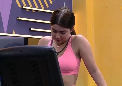 bailanze's tweet photo. Jade, o #BBB22 tá flopado e m0rt0 demais! Pula desse barco que tá quase afundand0 kkkk sou #TeamJade por isso acho q ela merece sair o quanto antes desse pior #bbb da história
#ForaJade https://t.co/bf31zQAvTB