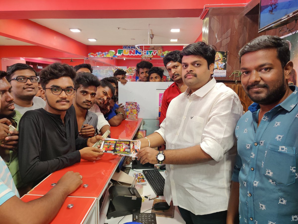 SfcNellai's tweet photo. Anbaana Fans 
#EtharkkumThunindhavan #ETinRamCinemas FDFS show Tickets Hand over 🙌 சிங்கத்தின் வேட்டை ஆரம்பம்..!🦁🦁 @RamCinemas @TvlSFC @NellaiSuryaTeam @Offl_Updates @SuryaFansRage @AKSFWA1 @SuryaFans24x7 @KSF_Offl @Manjuthara12
@Ammu_offl @SHavy_offl @siva_anjaan @NellaiSKFC https://t.co/uvWbvtEA9j