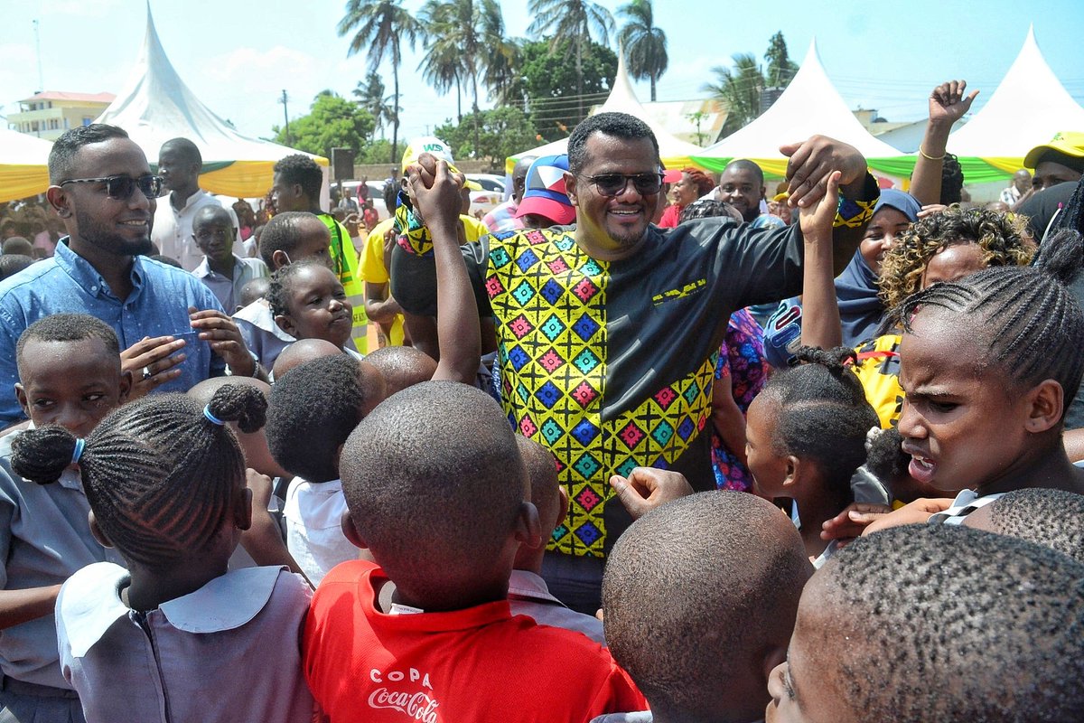 HassanOmarH's tweet photo. Yesterday I had fruitful engagements in Bamburi and Shanzu Wards in Kisauni Constituency while meeting the area residents and attending school functions hosted by @UDAKenya MCA Aspirants Dorris Dama Katana and Elizabeth Kadzo respectively. https://t.co/KiARfyfY44