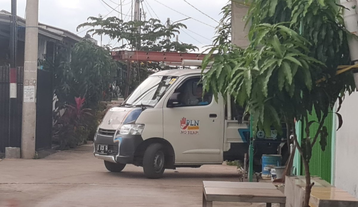 TAgus_Sp's tweet photo. @pln_123 Terima kasih ; tadi sudah direct Call Center 123, sudah direspon langsung hadir PIC Maintenance Sevice. Sekarang sudah ON kembali #UntukIndonesiaLebihBaik 🇲🇨 https://t.co/tENQnYxeyp
