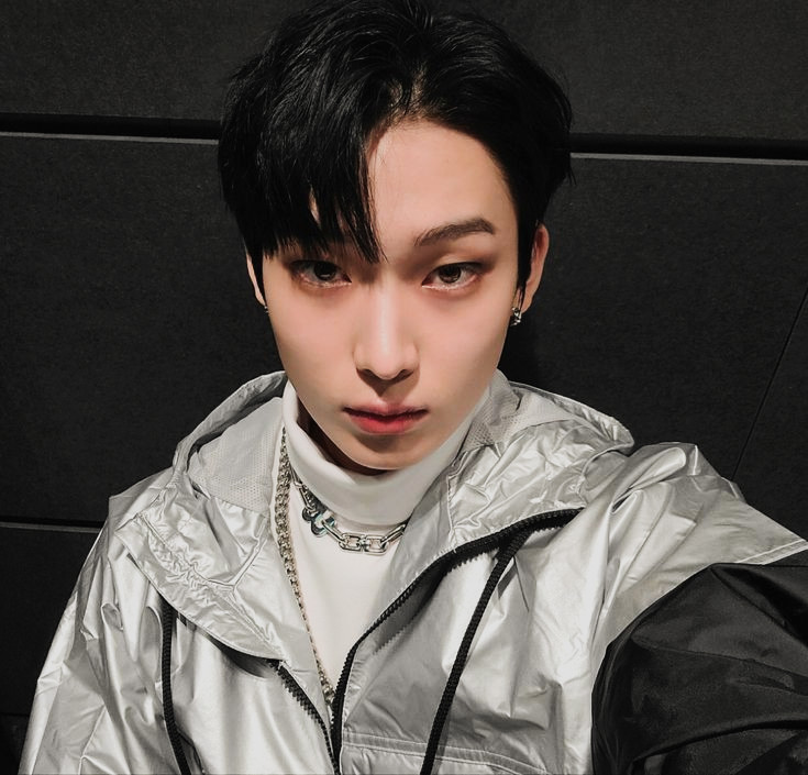 lvrnsl's tweet photo. copy &amp; paste 

Sunki (?) au wherein Tyler (ksn) lives a simple but happy life with his trusted group of friends. On the other hand, Taylor (ksn) living an opposite world. Both of them aren’t aware of each other’s existence. Not until their path cross. https://t.co/AifBJJxGjo