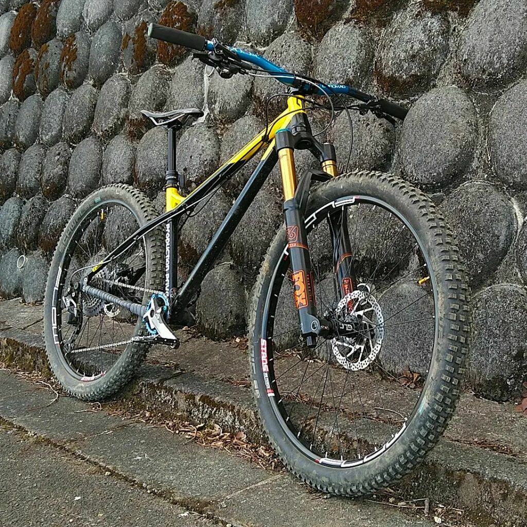 Riding_Fishing's tweet photo. 昨日の反省踏まえてセッティング中。
だいぶ良くなったけど「？」な感じ。

広場では一年ぶりに新井さんに遭遇、しばし談笑。
#ProductionPriveeOKA #ProductionPrivee #MTB #mtblife #マウンテンバイク https://t.co/QBTiXbC1cY https://t.co/kNV4F0SWHS