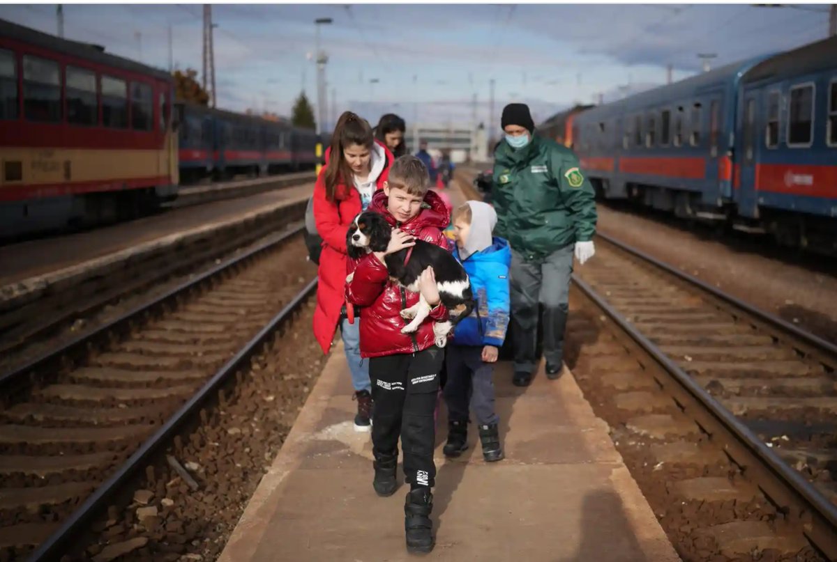 UNICEF_ECA's tweet photo. Children do not leave their #pets behind under any circumstances. 

Here are the photos of how children fleeing the escalating #conflict in #Ukraine take their #cats and #dogs with them.👇

A furry companion can make a big difference to a child's #mentalhealth in times of crisis. https://t.co/8KyVoiZLrn