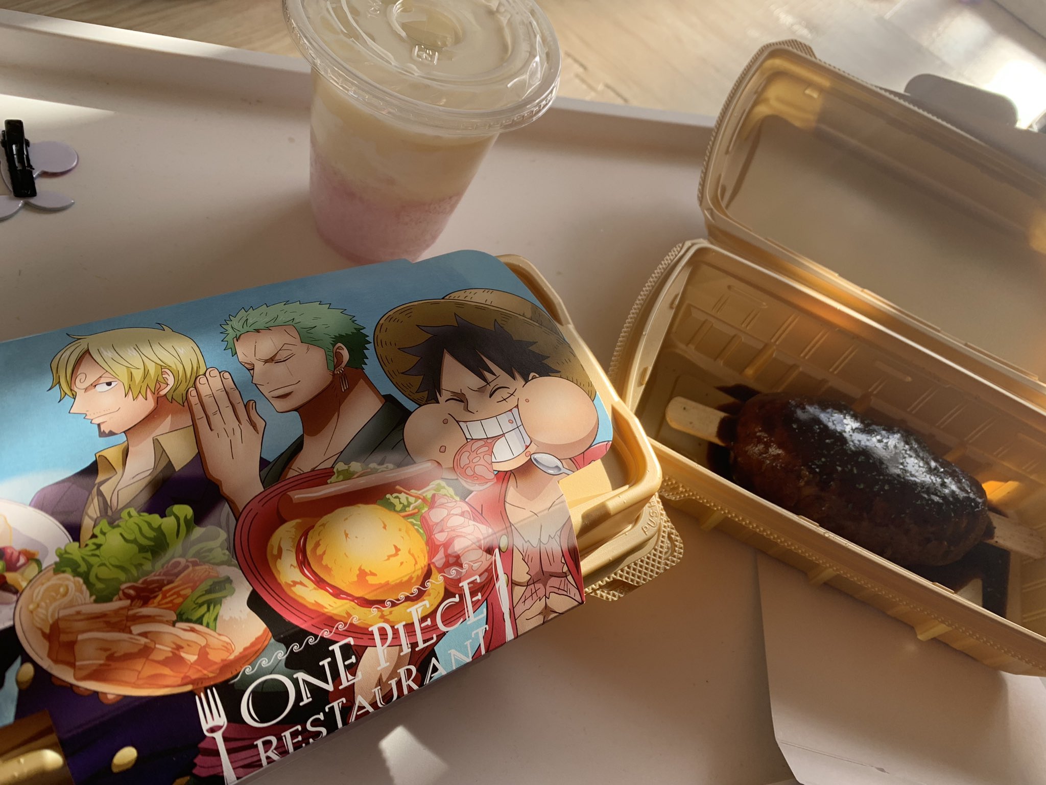 田邊謙 なべけん ルフィの気分を味わった ルフィの骨付き肉風ハンバーグ チョッパーのランブルボールたこ焼き チョッパーのミルクセーキ ワンピースレストラン T Co Pxgyvhltq1 Twitter