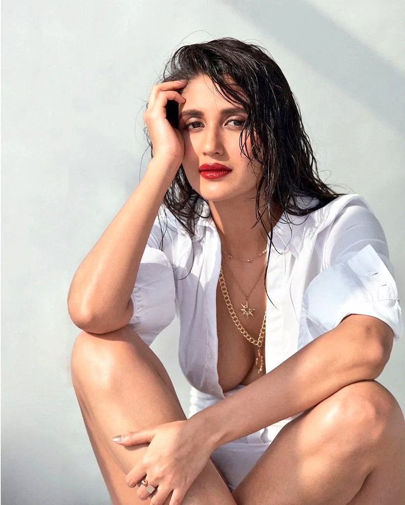 Actress Daily on X: 102. Nikita Dutta 🔥❤️ Beautiful babe with a curvy  rack makes her absolutely hot 🔥🥵 that white tshirt just enhances her  assets. #NikitaDutta #Nikita #bollywoodactress #bollywoodhot  t.colja5PRfCgf 