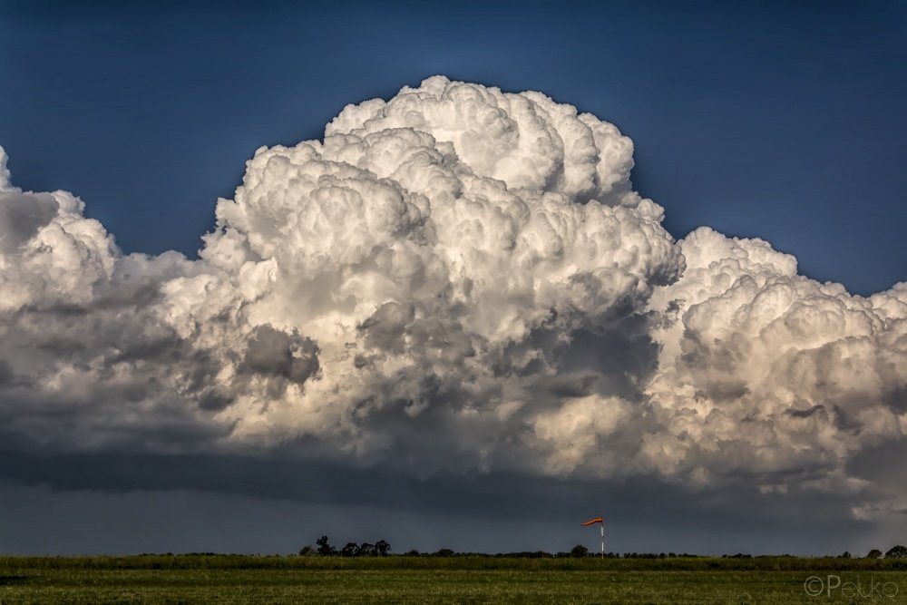 Разные облака. Слой облаков был очень. Кучевые облака вид сверху. Слой облаков был очень. Кучевые облака сверху.