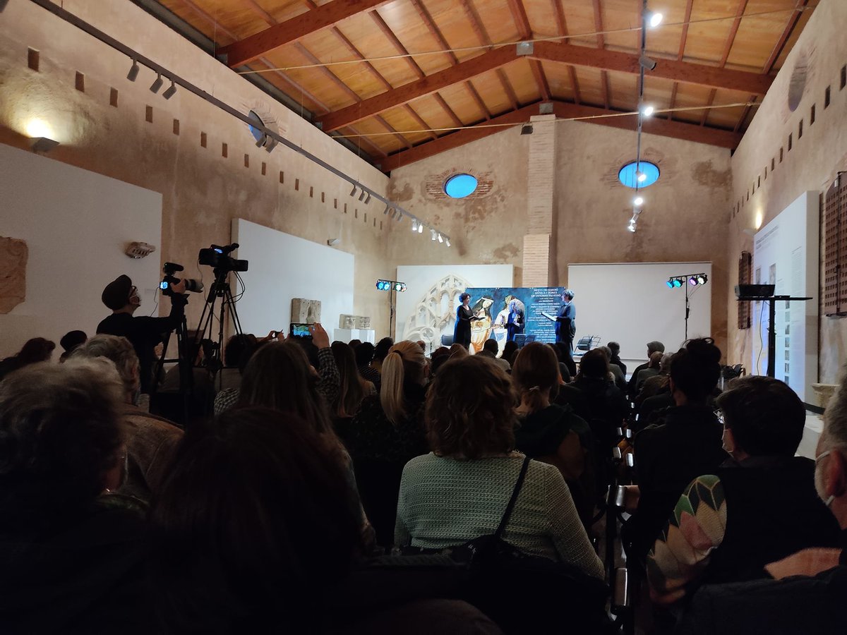 CompromisBFR's tweet photo. El grup francès "Alla Francesca" omplí ahir l'almàssera del Monestir de la Valldigna en un concert memorable de música trobadoresca.
#Valldigna #MancomunitatValldigna #medieval https://t.co/sLT8H0bYk2