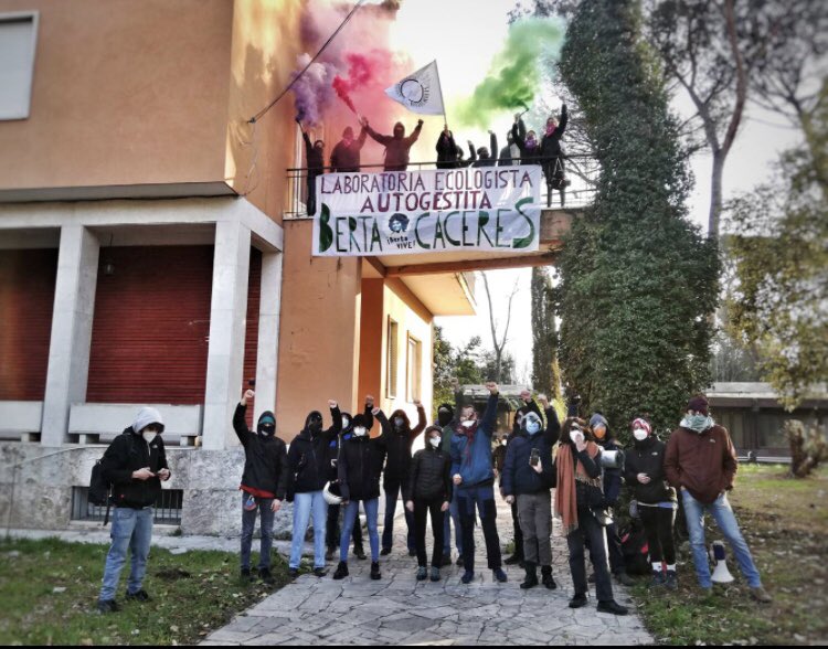 VBalzametti's tweet photo. E’ ora di lotta ecologista! Nasce nel parco della caffarella Berta  Caceres https://t.co/YGciU3DeUV https://t.co/PPmvmwadUk