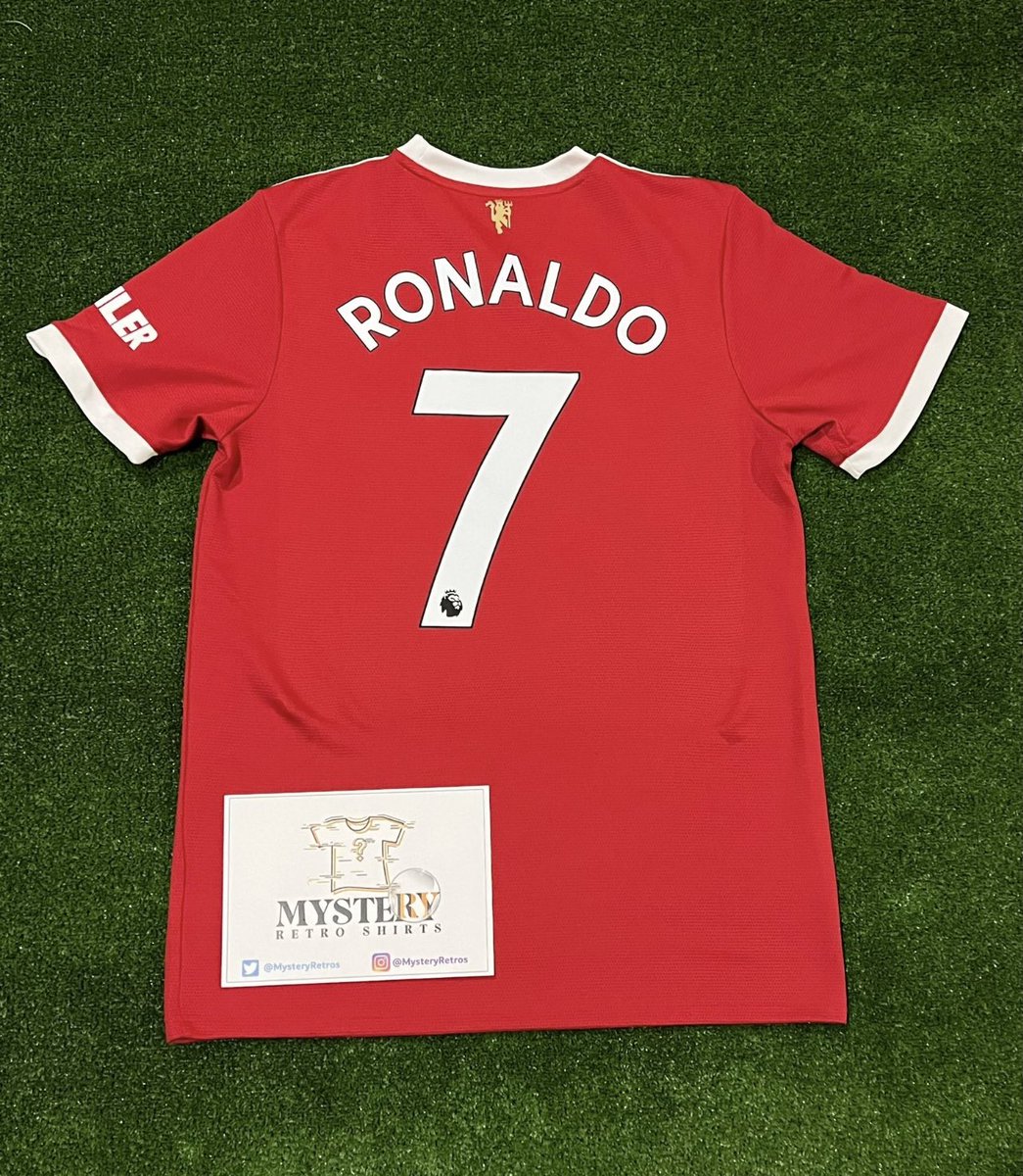 FTBLsection's tweet image. If a card is handed out in the Manchester derby today we’ll giveaway a mysteryretroshirts.co.uk box!🎁

Retweet &amp;amp; follow us to enter.📲