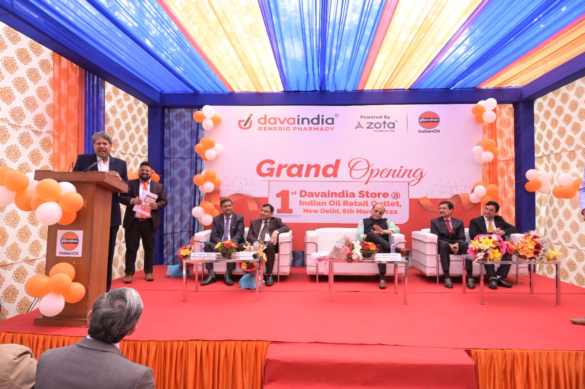 iocl_do's tweet photo. We keep moving forward,doing new things at DelhiStateOffice, 1st Company outlet of #DavaIndia opened today at @IndianOilcl RetailOutlet, #Welcome Motors, Saket, inaugurated by the legendary cricketer #KapilDev 🎉 @ChairmanIOCL
@Bohrashyam2 @sksinha_ioc @DirMktg_iocl @VigyanKumar https://t.co/9mfvojnPmO